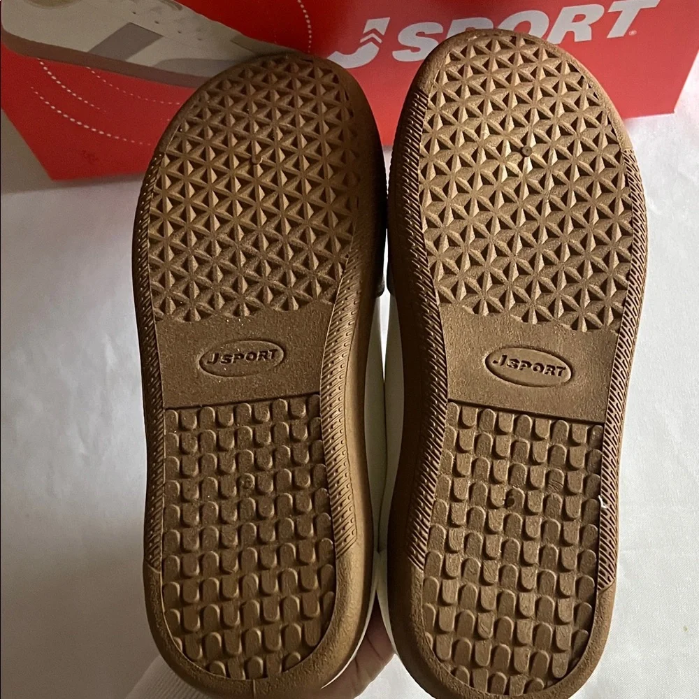 J Sport Women's Cecily Sneakers Size‎ 8.5